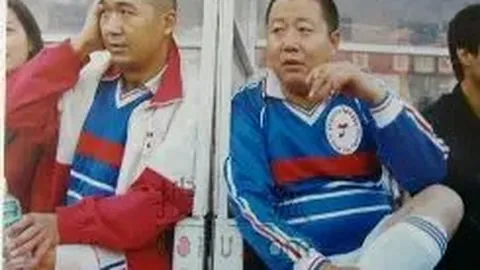 丁真公开与张小斐同框照，影坛之外亦风采依旧