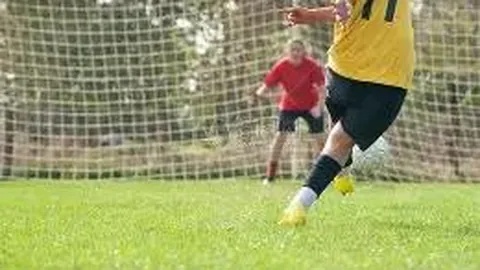 青春对决精彩纷呈！U18国青力克海港B队，苗润东、杨杨双星闪耀，携手献上关键进球！