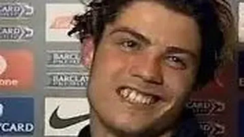 唐佳丽绝妙射门震慑球界，一击即中，对手防线崩溃，国际足联感惊愕